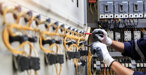 Professional Electrician technician working in Elizabeth, CO